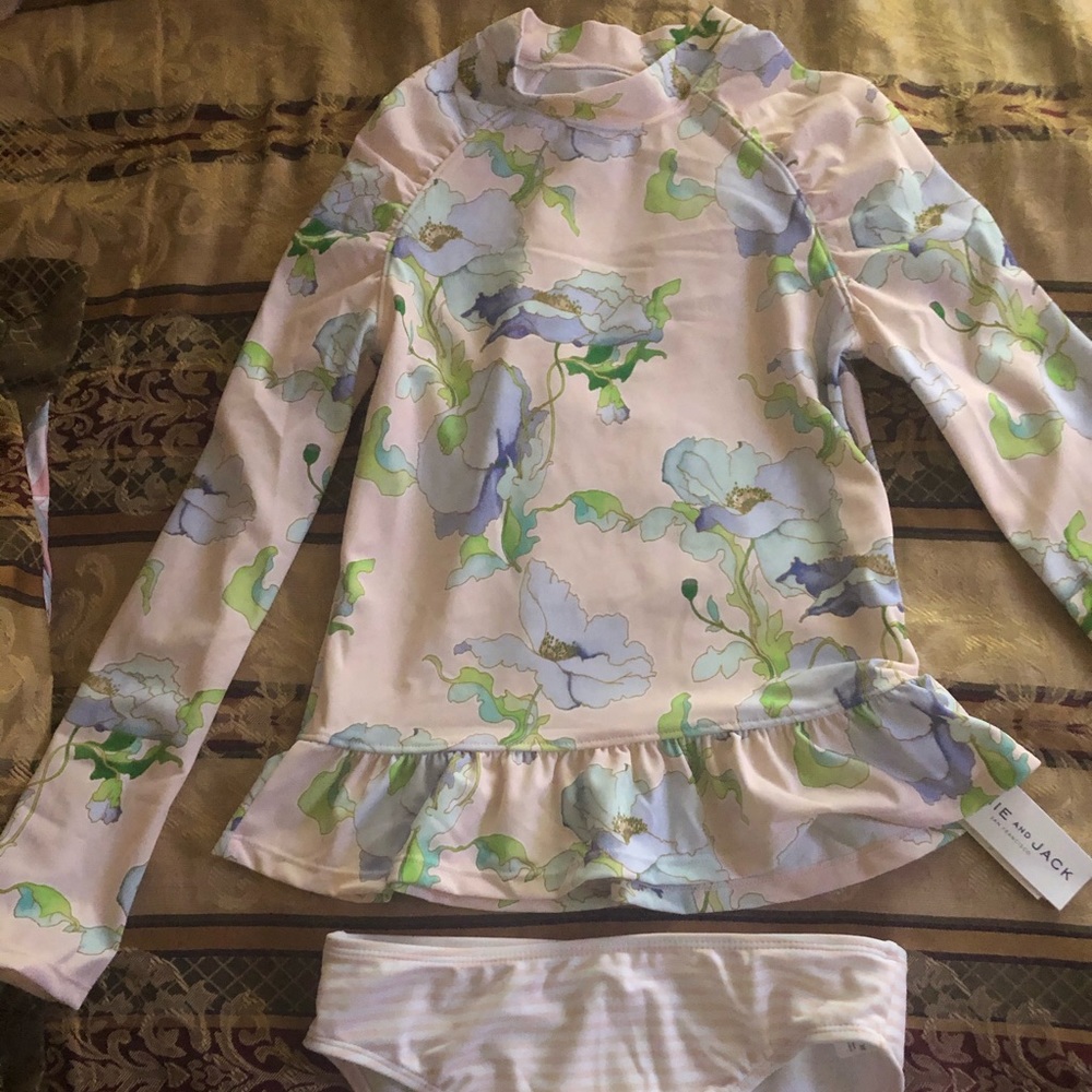 Floral rash guard set long sleeve .